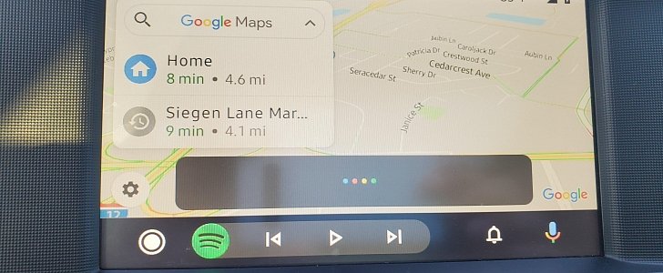 The new Google Assistant design in Android Auto
