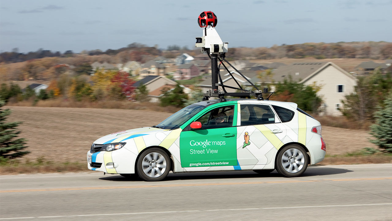 Comparison hat side Google Has Found a Brilliant Way to Let Users Improve Google Maps -  autoevolution