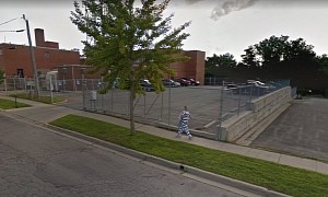 Google Maps Showing a Prisoner Walking Near a Jail, and the Internet Is Confused