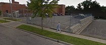 Google Maps Showing a Prisoner Walking Near a Jail, and the Internet Is Confused