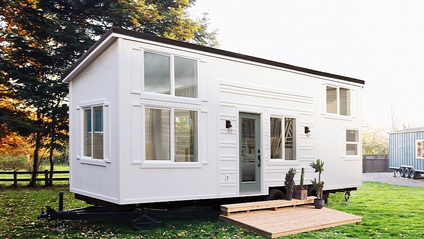 The Coastal tiny home blends the beauty of coastal living with the freedom of mobile homes