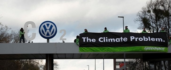 Greenpeace Turns VW’s Logo into a CO2 Sign
