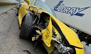 Guardrail Jumps in Front of Poor Porsche 911 in Russia, Ruins That Pretty Body