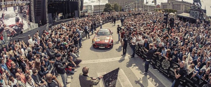 Crowd gathering at the 2015 Gumball 3000