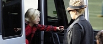 Gwen Stefani Goes Christmas Shopping in Mercedes G-Class