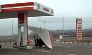 Hang Glider Fuels at Gas Station, Takes Off From Highway