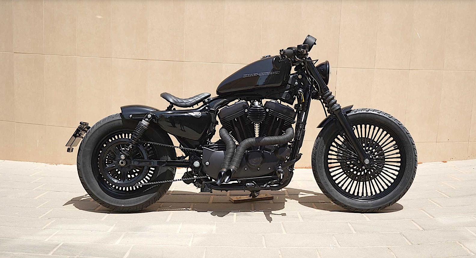 Harley-Davidson Glossblack Is a Short and Stubby Bobber Ride, Saved From  Accident Damage - autoevolution