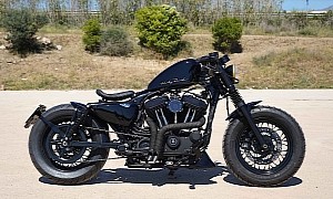 Harley-Davidson Goldblack Makes You Think It's the Wrong Kind of Sportster