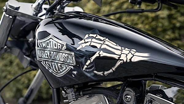 Harley-Davidson Hand of Death fuel tank airbrush