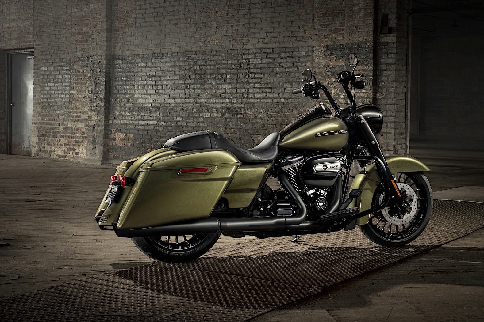 Harley Davidson Introduces 2017 Road King Special Autoevolution