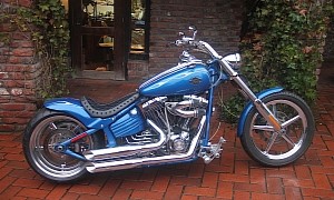 Harley-Davidson Rocker Is a Soft Blue Custom, Still Looks Fresh Despite Being Old