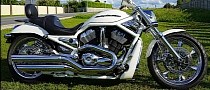 Harley-Davidson “Slammer” Is a White and Chrome V-Rod for Two, Pulls Off the Custom Look