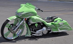 Harley-Davidson Street Glide on 30-Inch Front Wheel Is a Green Monster Blast From the Past