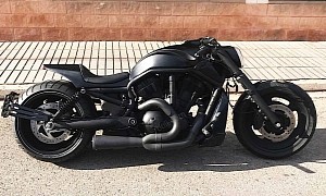 Harley-Davidson V-Rod Is So Black Even Light Seems Afraid to Touch It