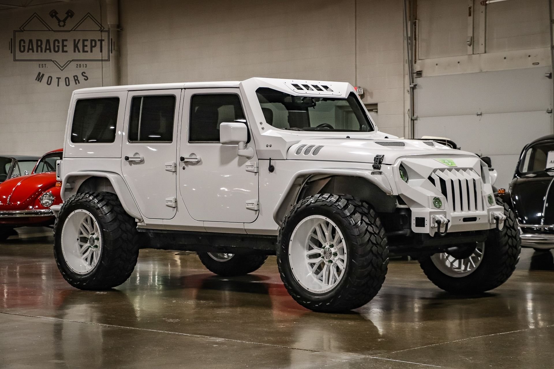 HEMI-Toting 2013 Jeep Wrangler Looks Ready for a Truly Unlimited Sahara  Outing - autoevolution
