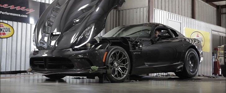 Hennessey's 700 HP Dodge Viper on dyno