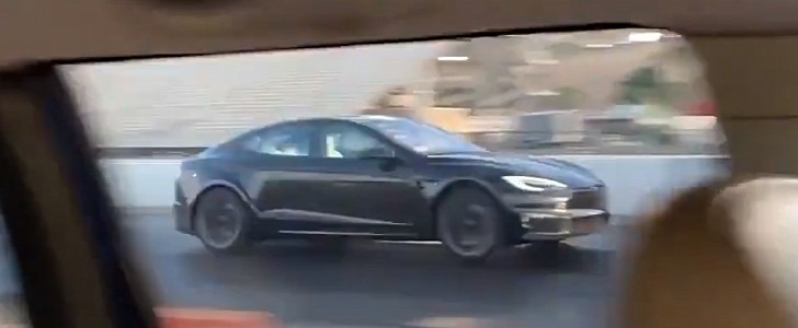Tesla Model S Plaid drag race