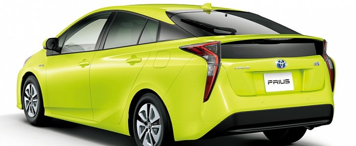 2016 Toyota Prius in neon green