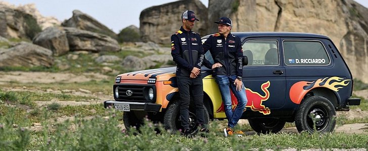 Aston Martin Red Bull Racing: Max Verstappen & Daniel Ricciardo in Lada Niva 4x4