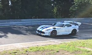 Here's the Dodge Viper ACR Trying to Set a Nurburgring Lap Record