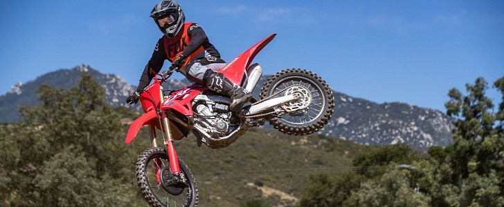Here's Why the 2021 Honda CRF450R Is One of the Best Dirt Bikes Money Can Buy