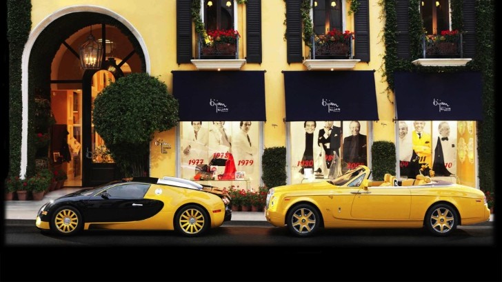 Bugatti Veyron and a Rolls-Royce Phantom Drophead Coupe in Yellow
