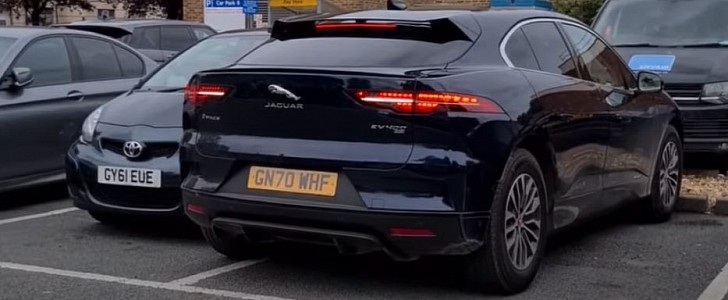 Jaguar I-Pace driver tries and repeatedly fails at bay parking