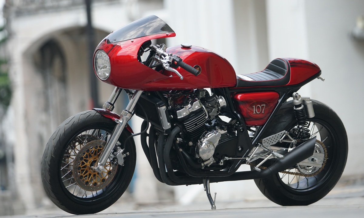 Here's an Overhauled Honda CB400 Super Four with Cafe Racer Genes