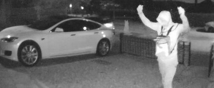 Car thief with relay device steals Tesla Model S in under 30 seconds