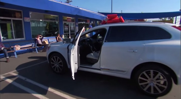 Jimmy Kimmel gave awaya a brand new Volvo XC60 at a car wash