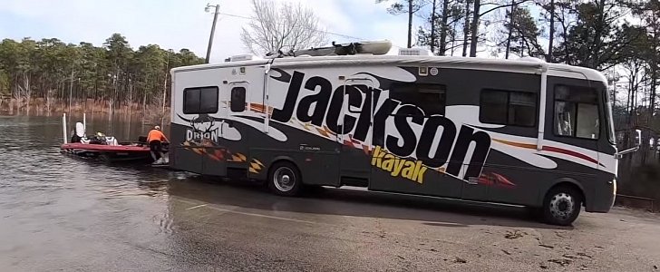 Dalmatian sends owner's RV into Texas lake by stepping on the reverse button