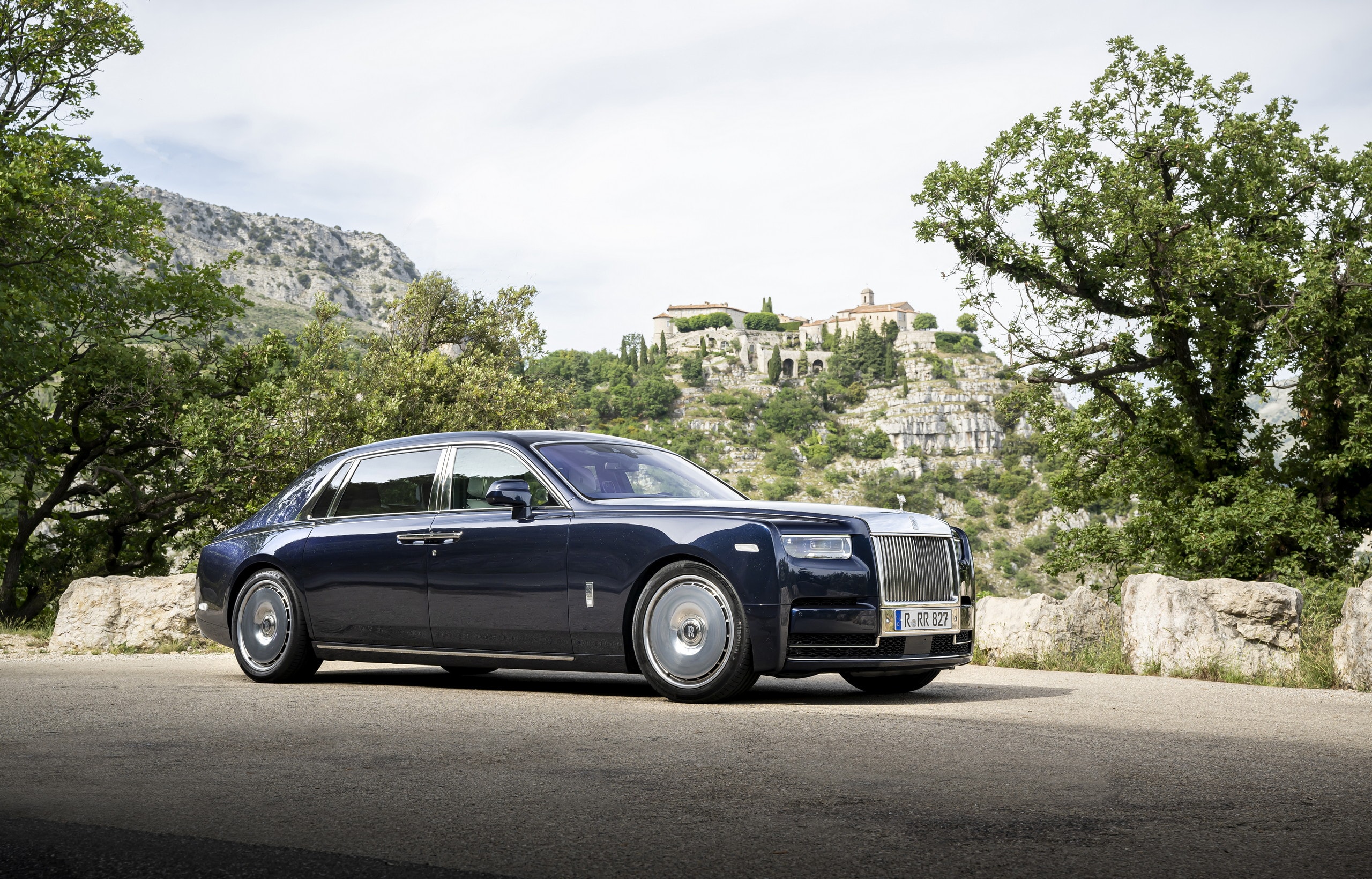 Here's How You Can Drive the Magnificent 2023 RollsRoyce Phantom on