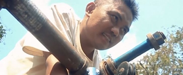 Mechanic Jujun Junaedi is building a helicopter in his backyard to fight horrible traffic