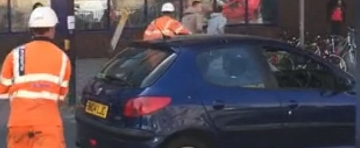 Builders stop joyriders from stealing car in Bristol