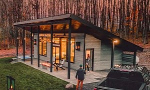 Hickory Outlook Is Perhaps the Most Elegant DIY Tiny House You’ve Seen