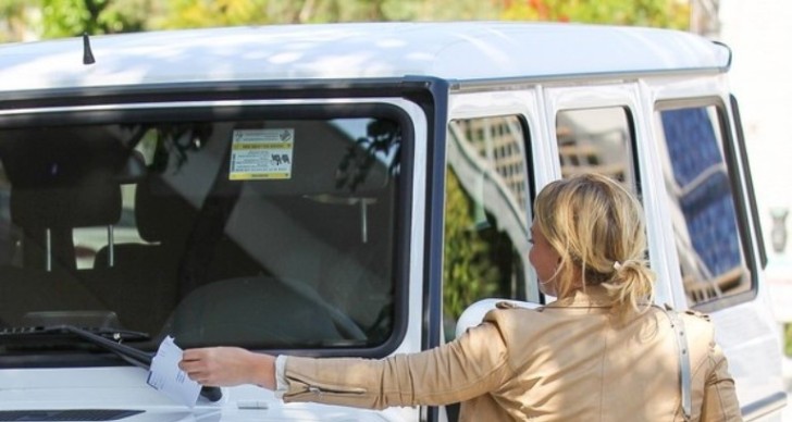 Hilary Duff gets a parking ticket