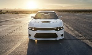 Hitting 204 MPH Is Like a Walk in the Park for the 707 HP 2015 Dodge Charger SRT Hellcat