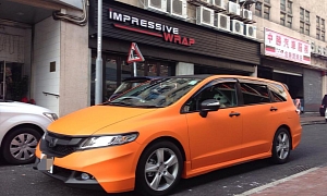 Honda Odyssey Looks Good in Matte Orange