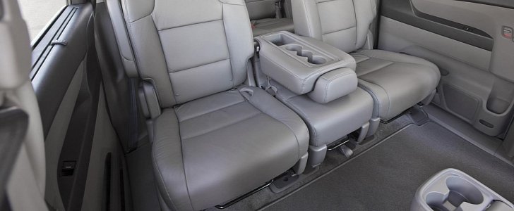 2011 - 2016 Honda Odyssey second row outboard seats