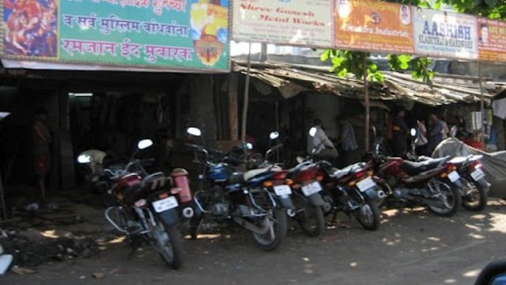 Mumbai motorbike parking