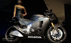 Honda Unveils RC213V-S Road-Legal Hyperbike Prototype at EICMA 2014 <span>· Live Photos</span>