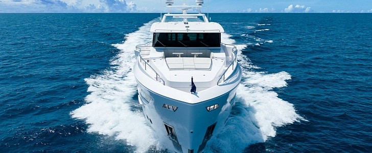 Brand-new Horizon FD80 yacht hits the water