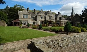 Hotel Where Jeremy Clarkson Punched Top Gear Producer is For Sale – Photo Gallery