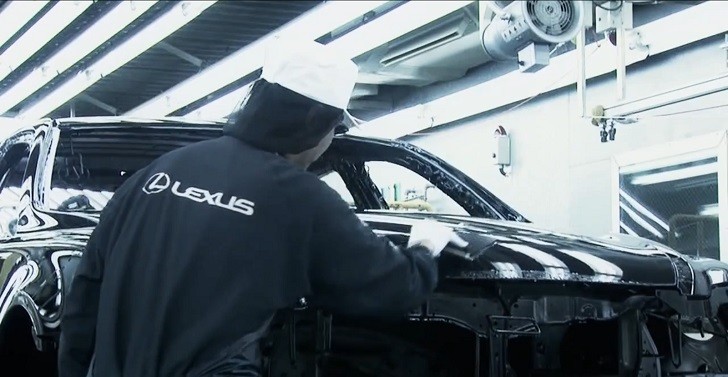 Lexus Emplyee Checking Paintwork