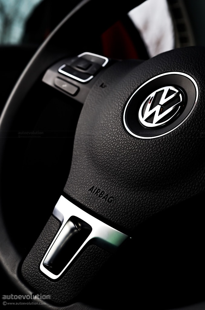 Volkswagen Golf VI has electric power steering