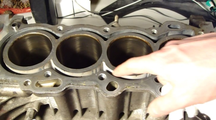 Toyota VVTi engine block cleaning