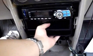 How to Remove Radio Unit on 2002 Toyota Corolla