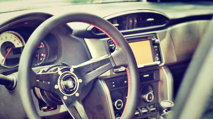 Replace GT 86 FR-S steering wheel