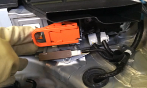 How to Remove Service Plug on Toyota Prius