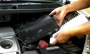 How to Replace Air Filter on 2004 Toyota Sienna